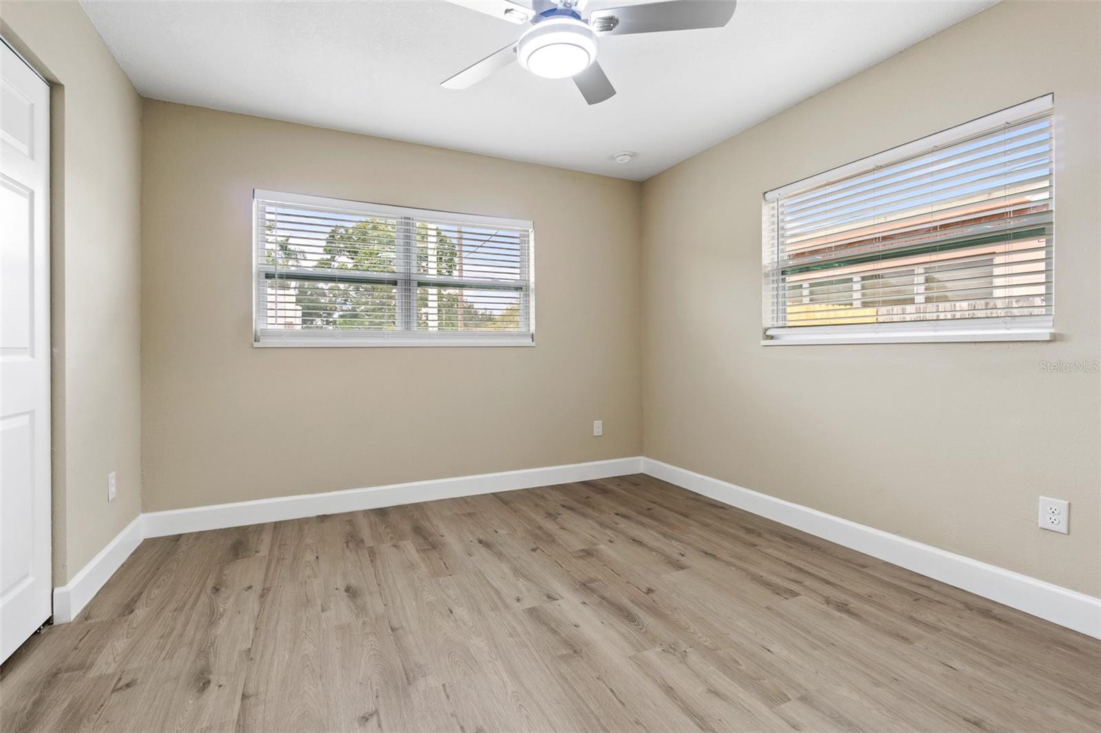 Listing photo id 15 for 2708 Nassau Street