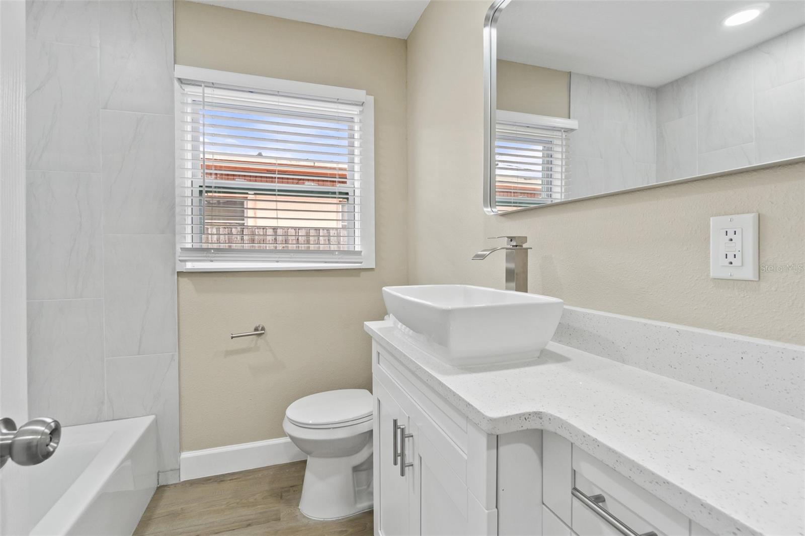 Listing photo id 18 for 2708 Nassau Street