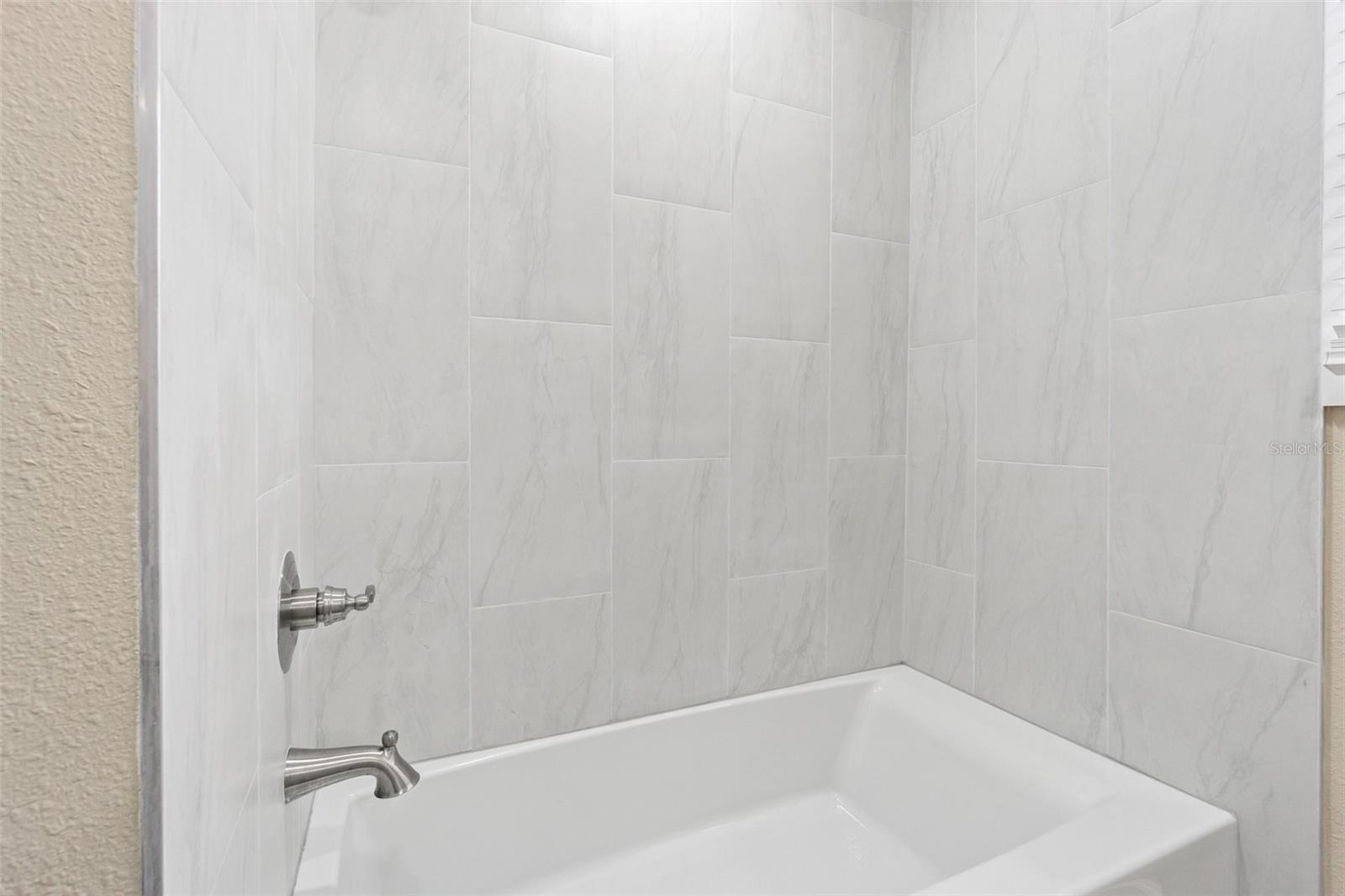 Listing photo id 19 for 2708 Nassau Street