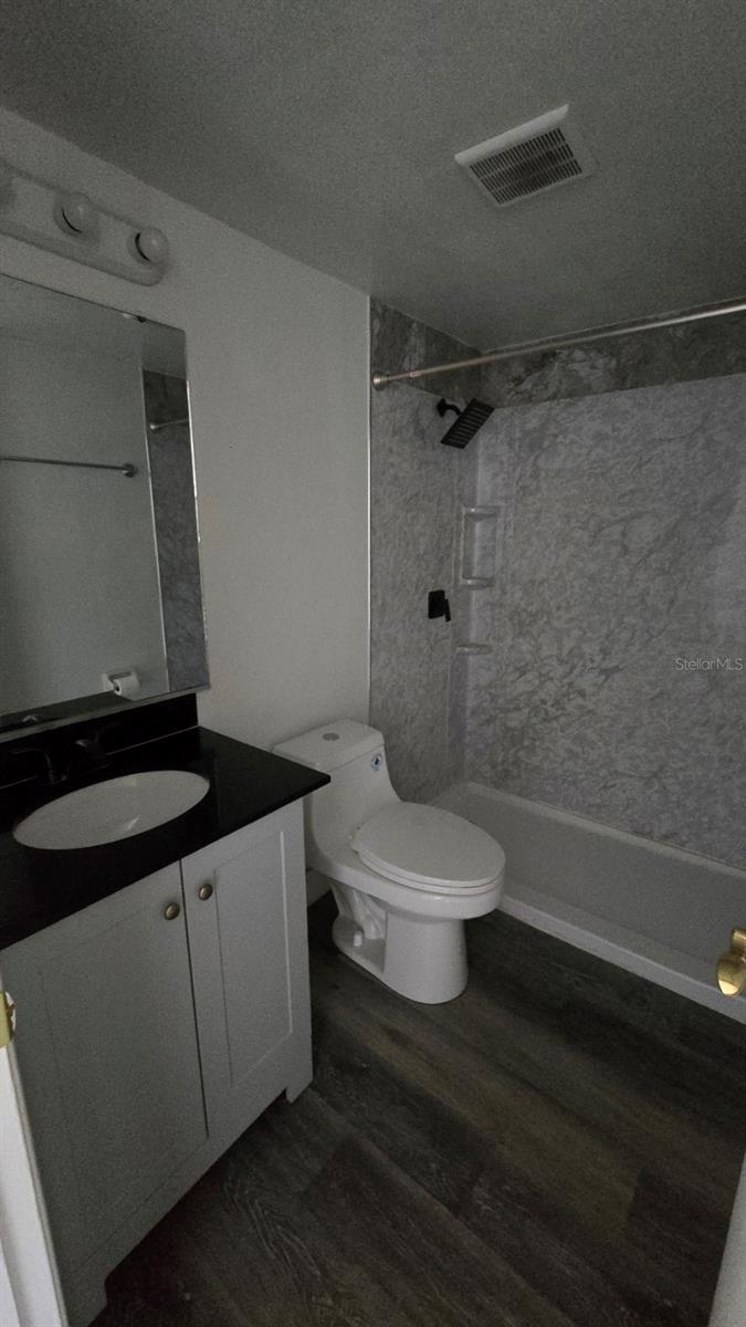 Image 7 of 14 For 4606 Gray Street 204