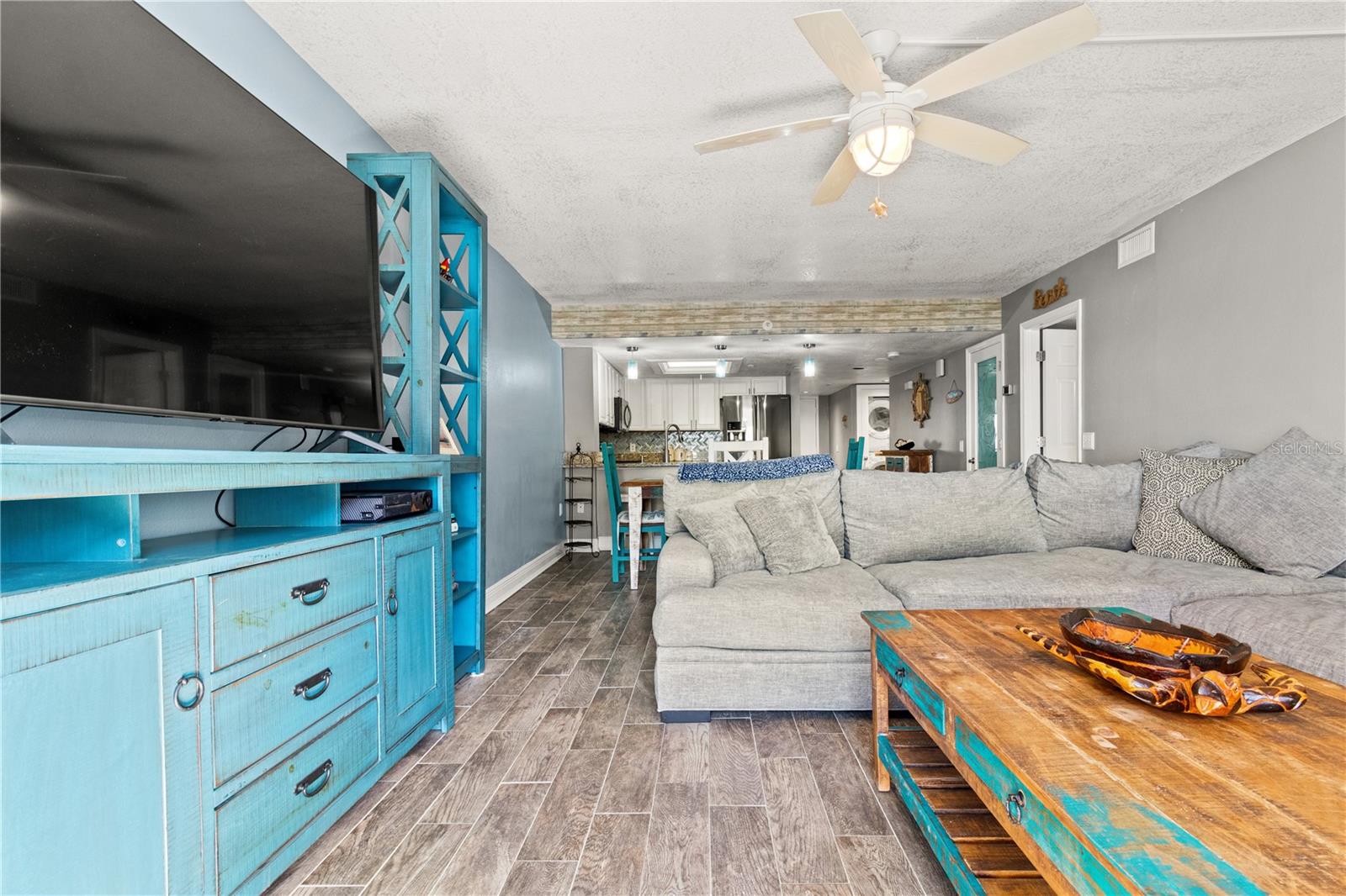 Listing photo id 13 for 6035 Sea Ranch Drive 415