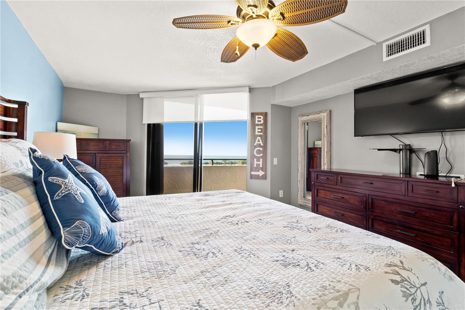 Listing photo id 19 for 6035 Sea Ranch Drive 415