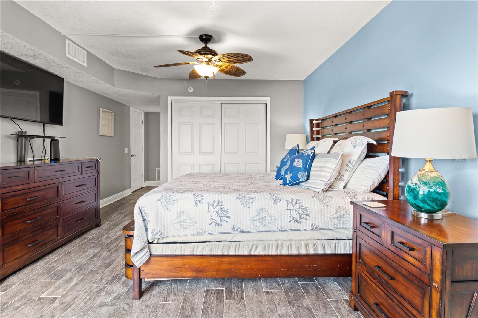 Listing photo id 21 for 6035 Sea Ranch Drive 415