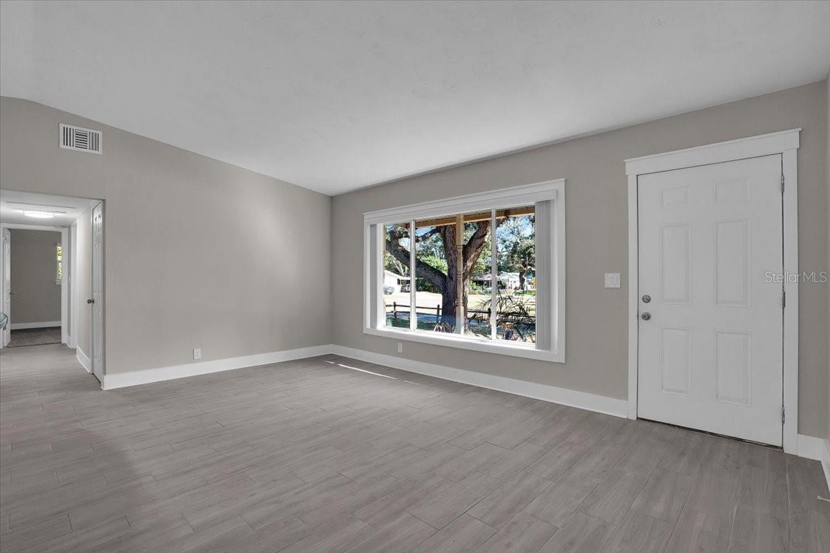 Image 3 of 30 For 1452 Evergreen Avenue