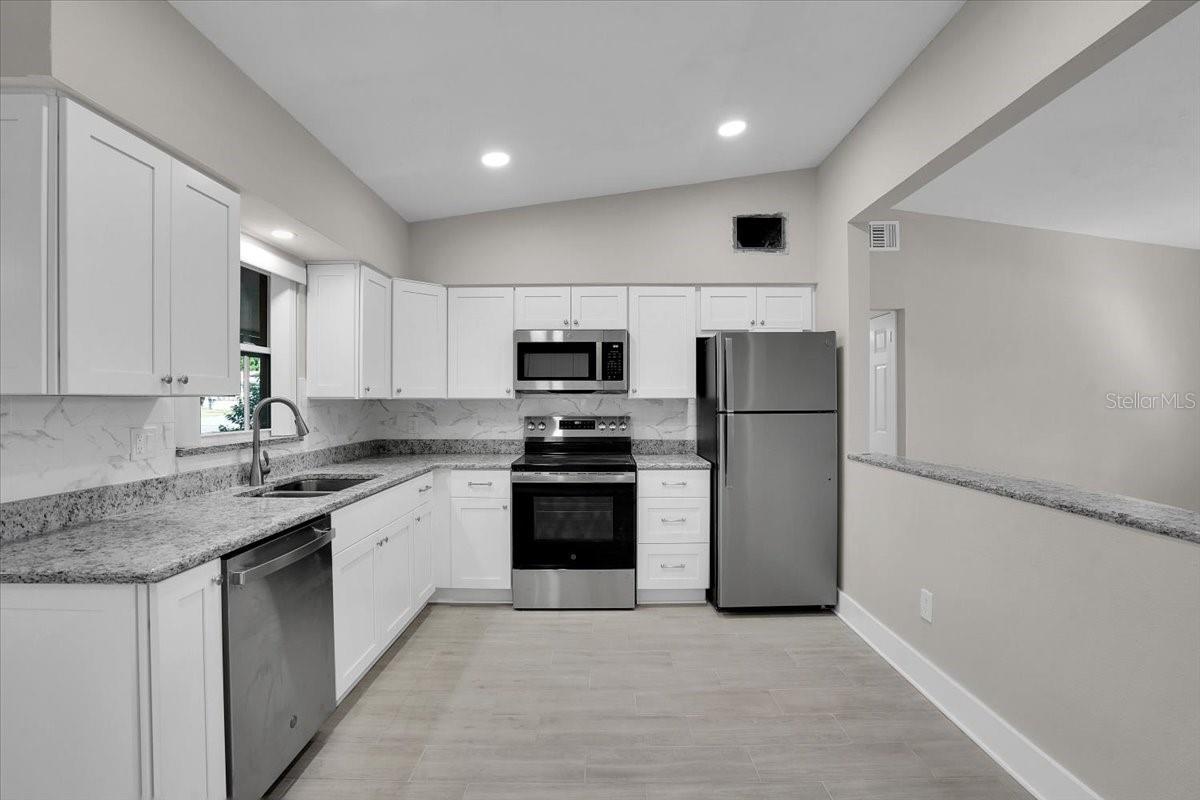 Image 4 of 30 For 1452 Evergreen Avenue