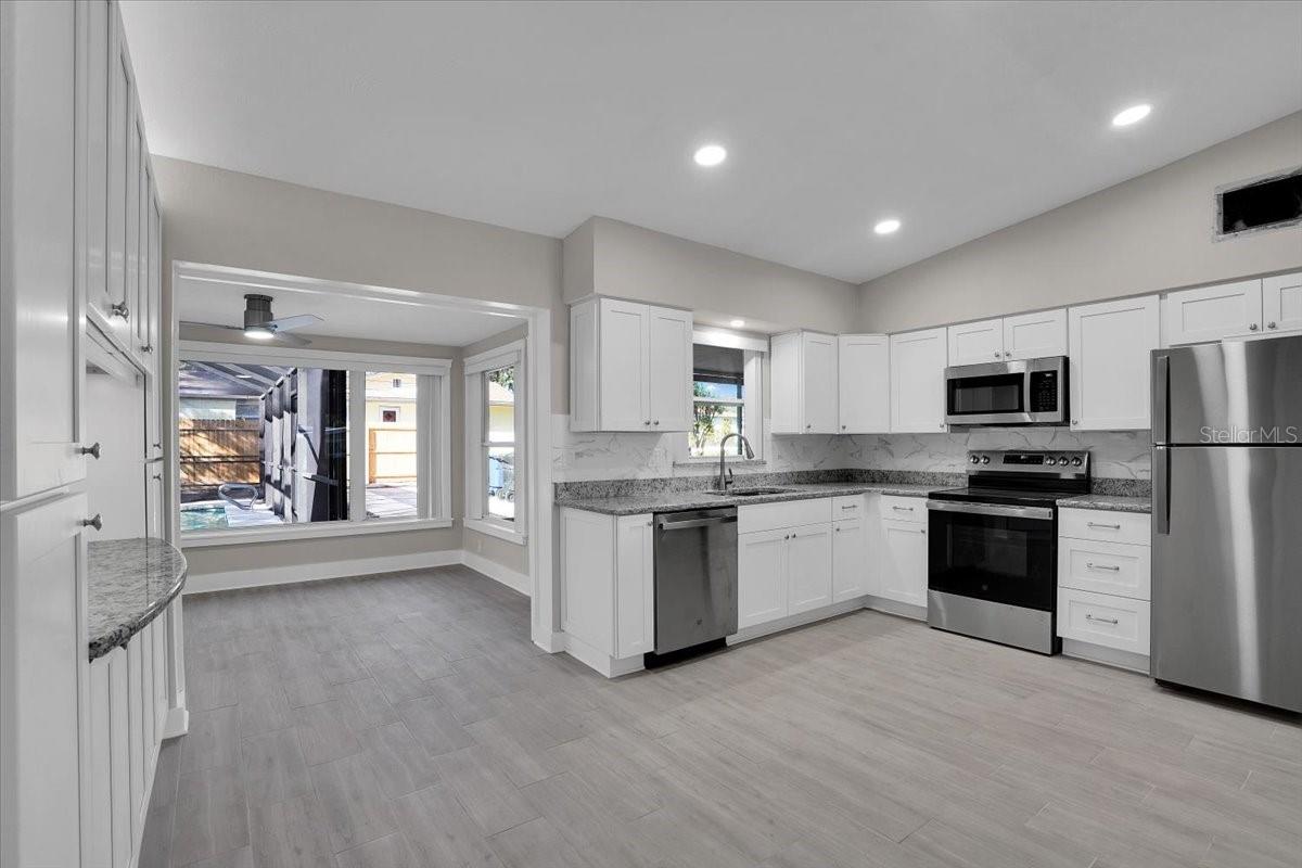 Image 5 of 30 For 1452 Evergreen Avenue