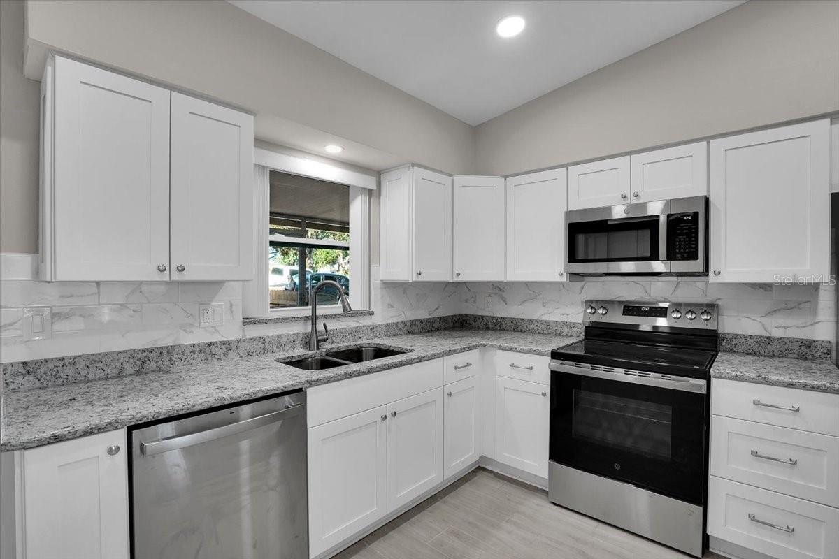 Image 6 of 30 For 1452 Evergreen Avenue