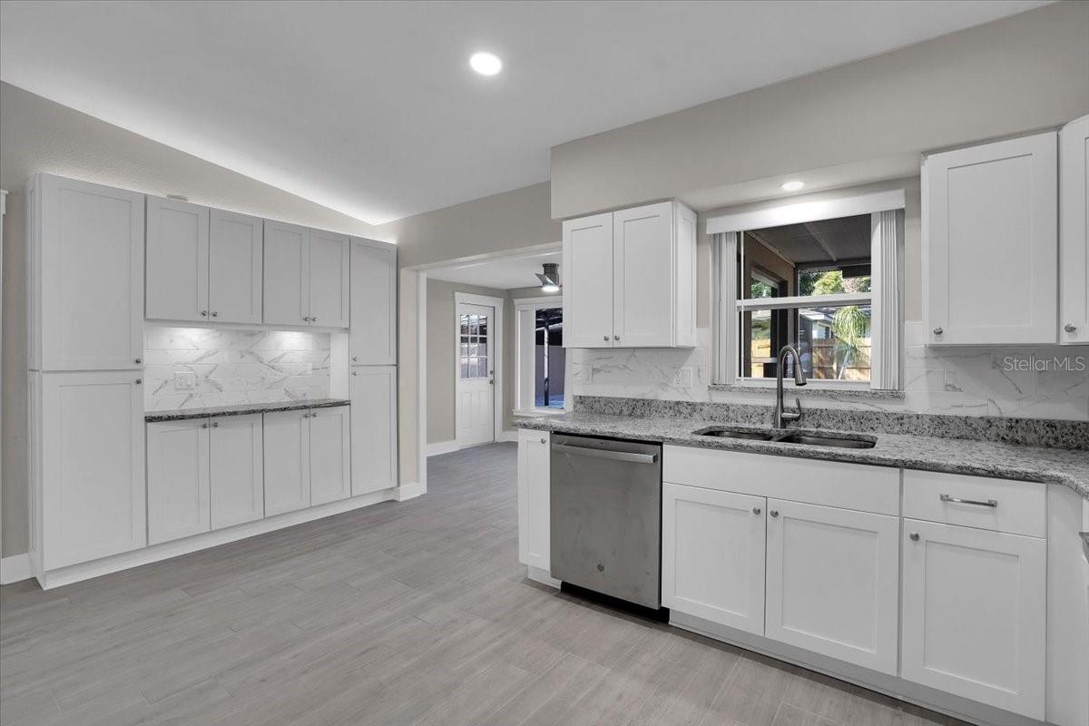 Image 7 of 30 For 1452 Evergreen Avenue