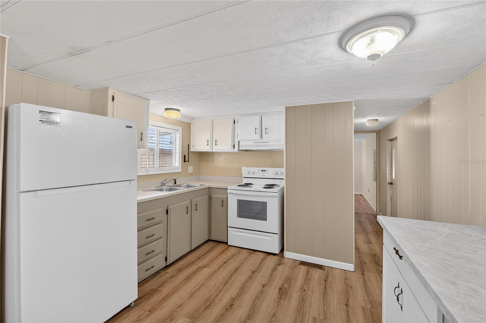 Listing photo id 8 for 38644 Remora Avenue