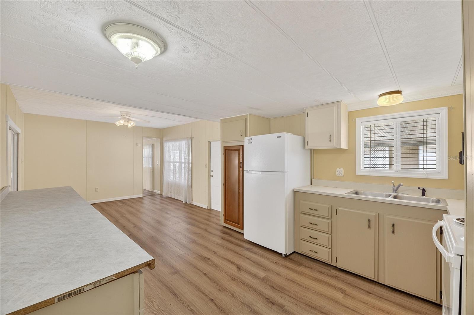 Listing photo id 9 for 38644 Remora Avenue