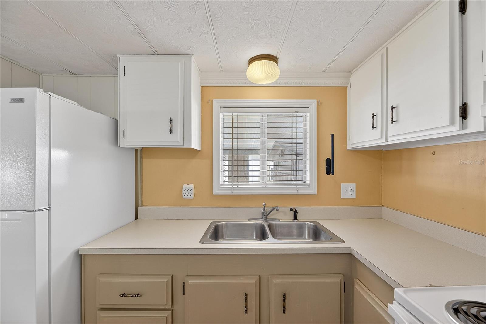 Listing photo id 11 for 38644 Remora Avenue