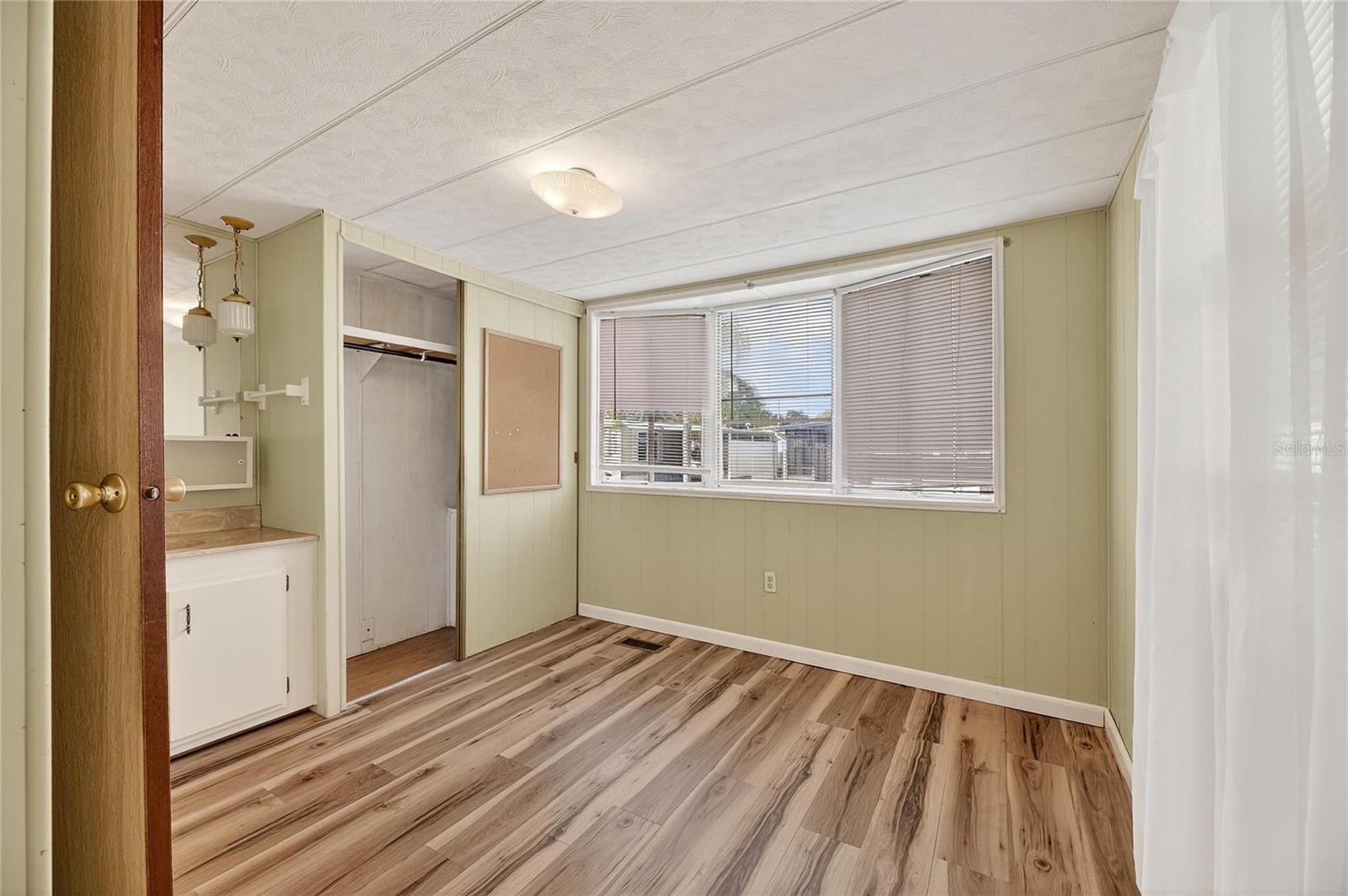 Listing photo id 13 for 38644 Remora Avenue