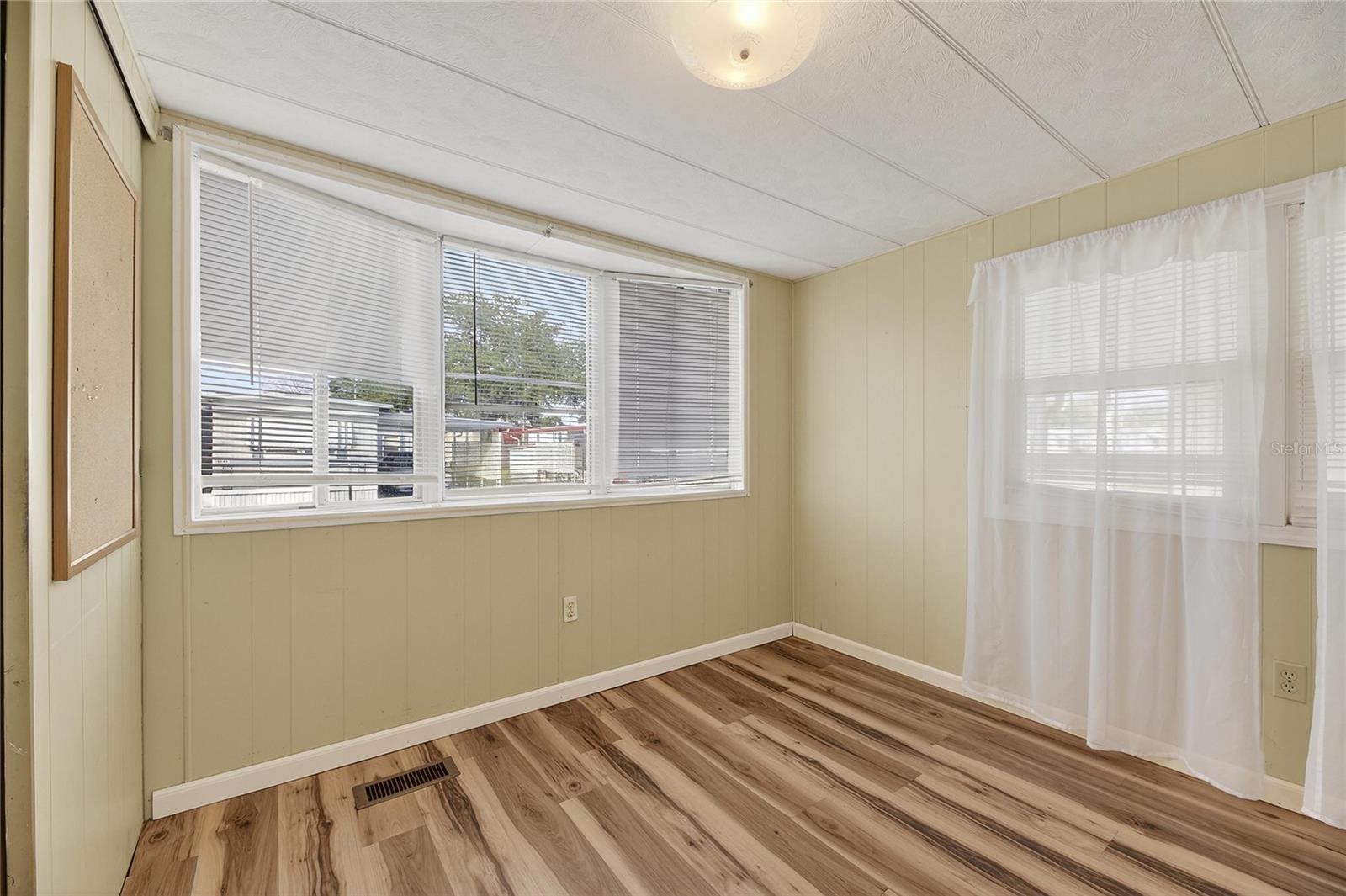 Listing photo id 16 for 38644 Remora Avenue