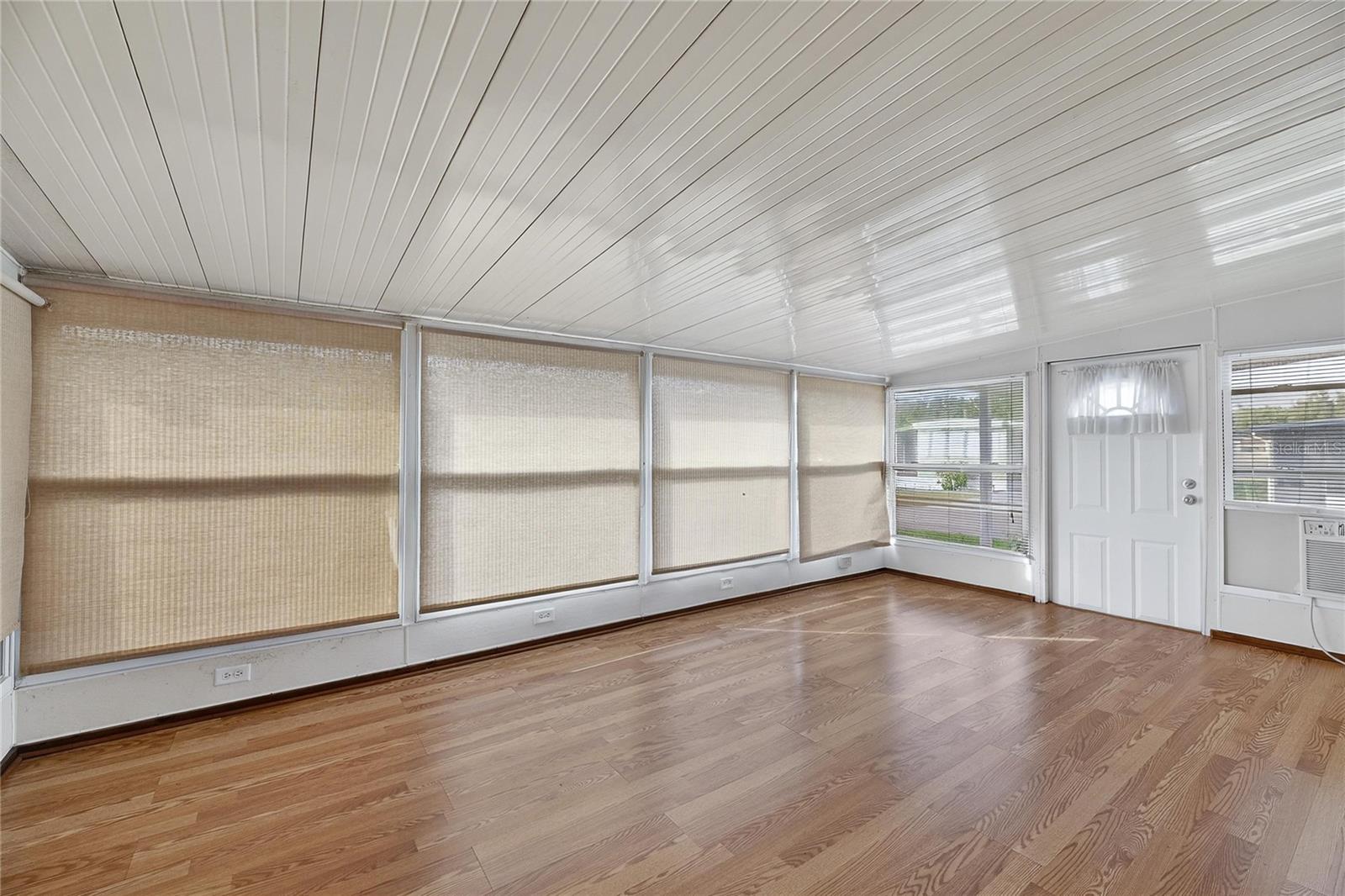 Listing photo id 19 for 38644 Remora Avenue