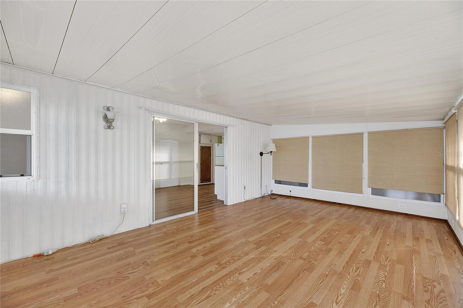 Listing photo id 21 for 38644 Remora Avenue