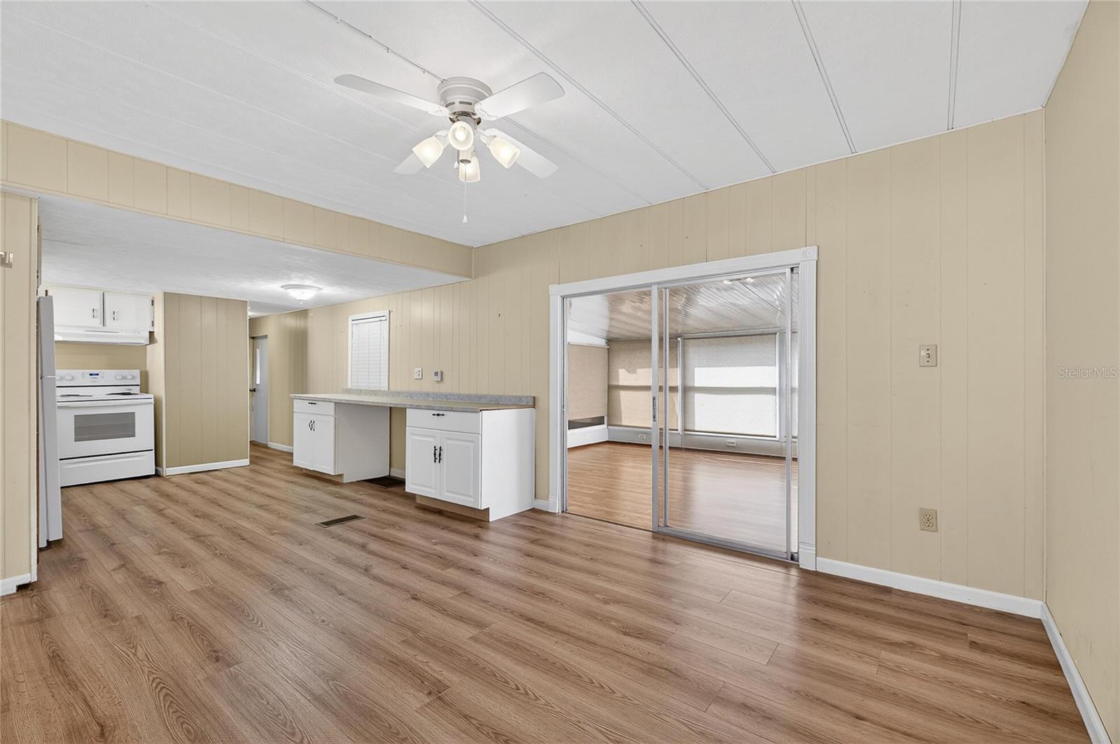 Listing photo id 2 for 38644 Remora Avenue