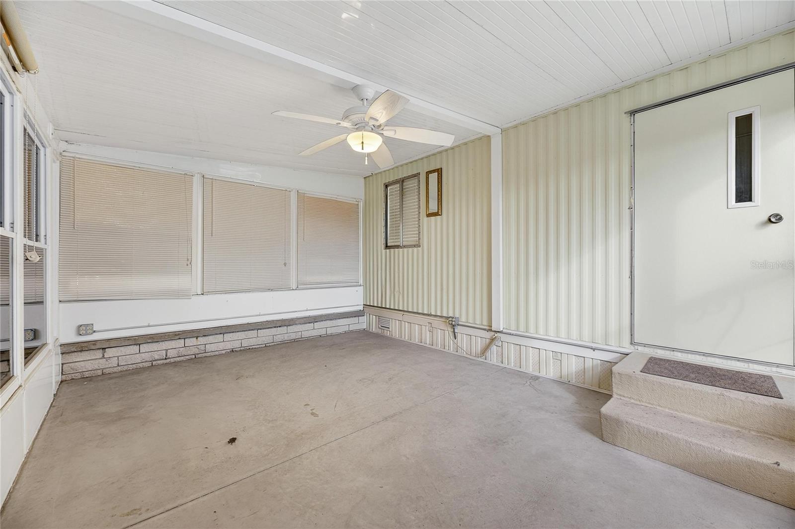 Listing photo id 41 for 38644 Remora Avenue