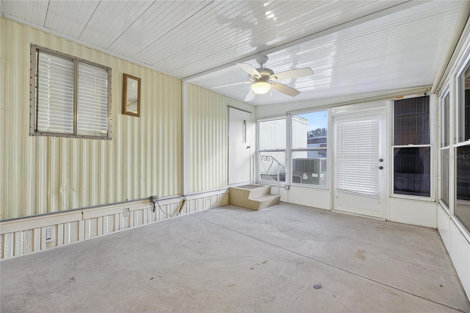 Listing photo id 43 for 38644 Remora Avenue