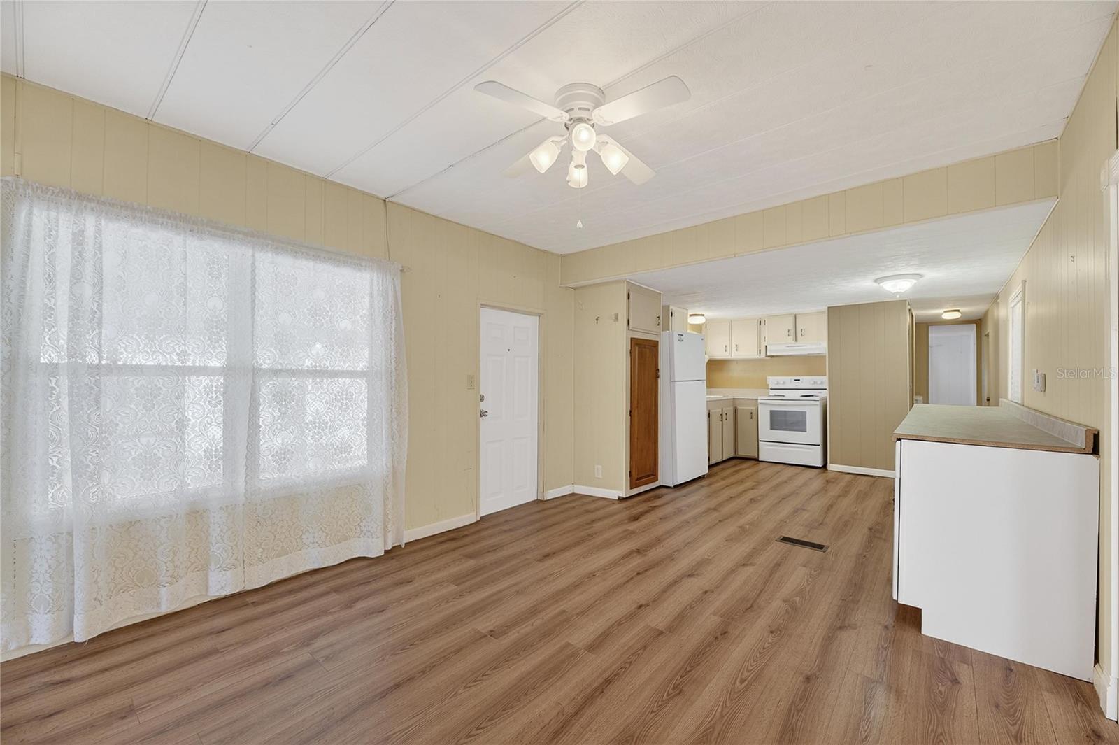 Listing photo id 4 for 38644 Remora Avenue