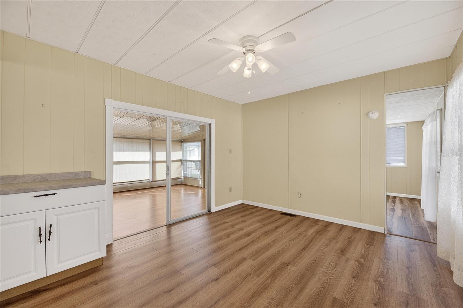 Listing photo id 5 for 38644 Remora Avenue