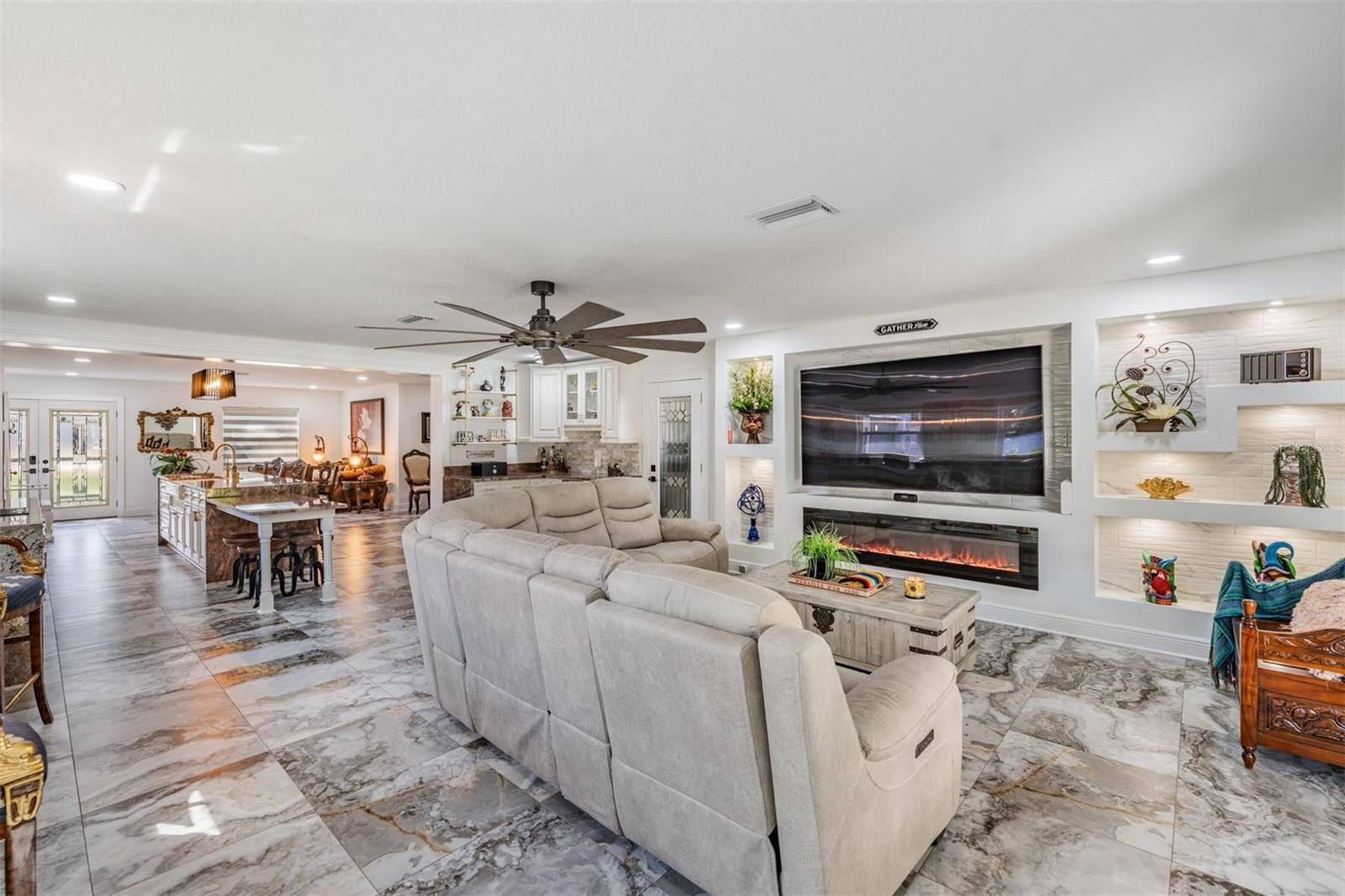 Image 13 of 40 For 6907 Creek Drive