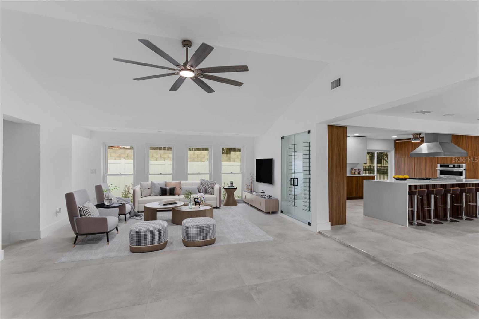 Listing photo id 11 for 115 Rafael Boulevard Ne