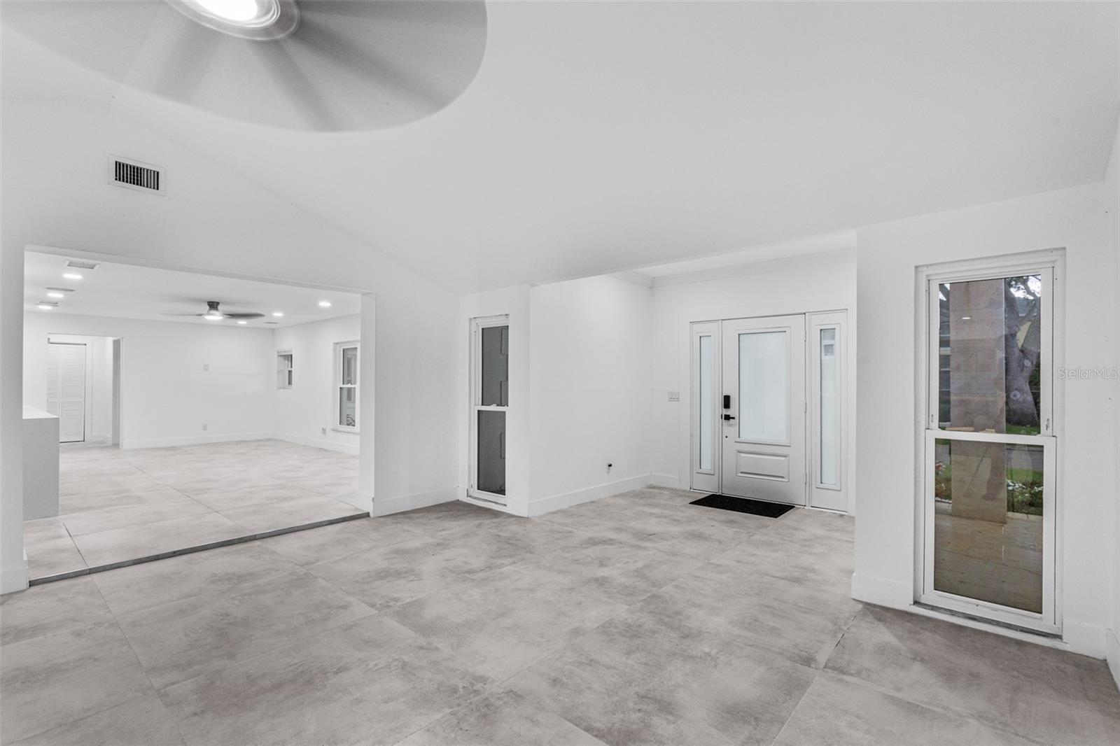 Listing photo id 12 for 115 Rafael Boulevard Ne