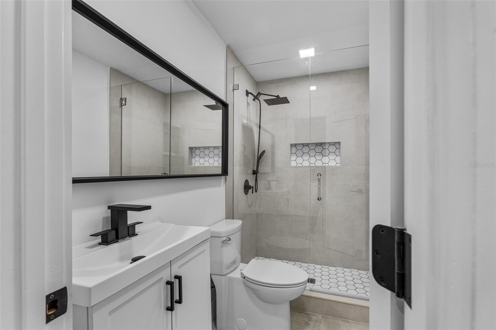 Listing photo id 16 for 115 Rafael Boulevard Ne