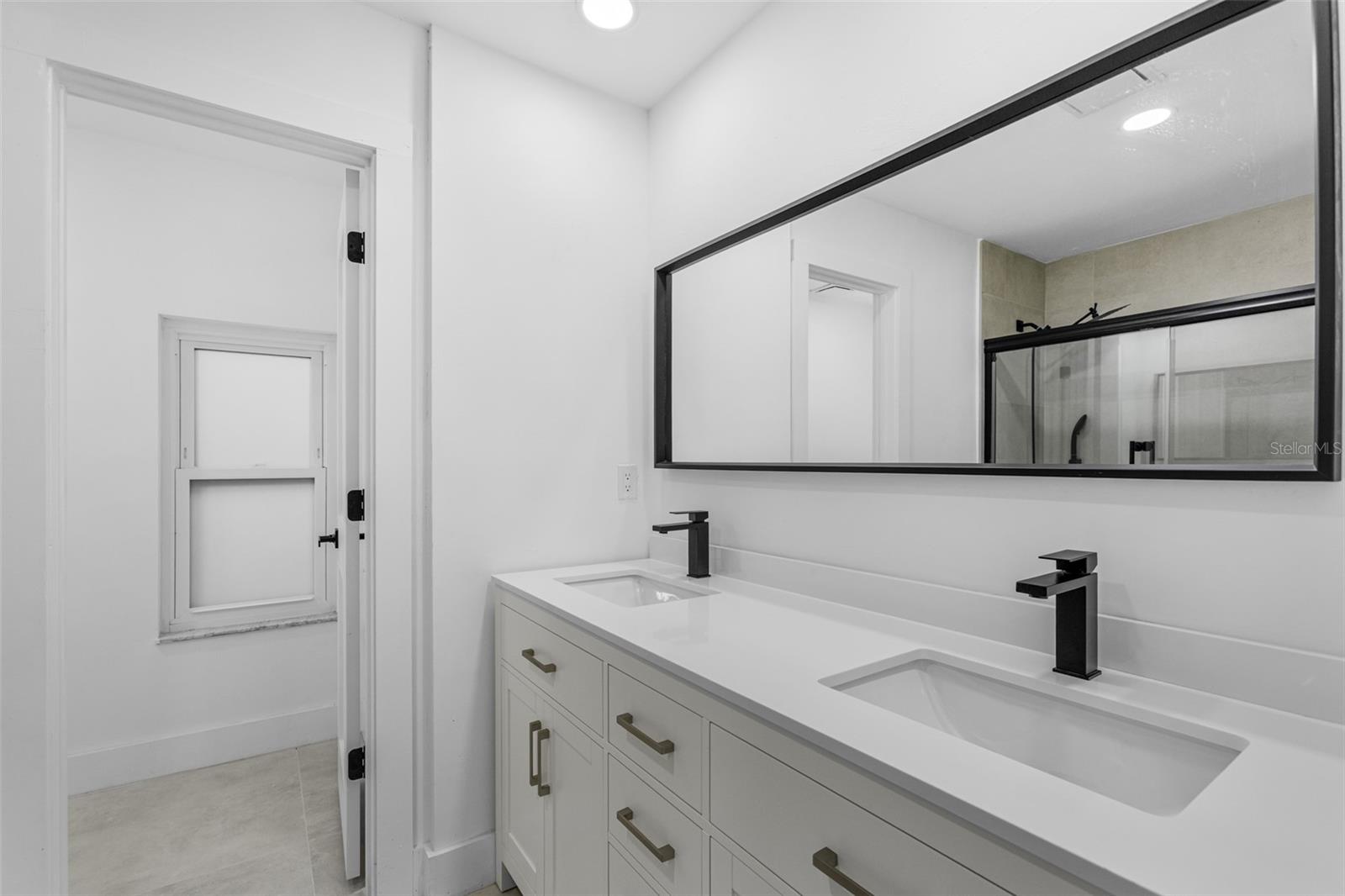 Listing photo id 24 for 115 Rafael Boulevard Ne