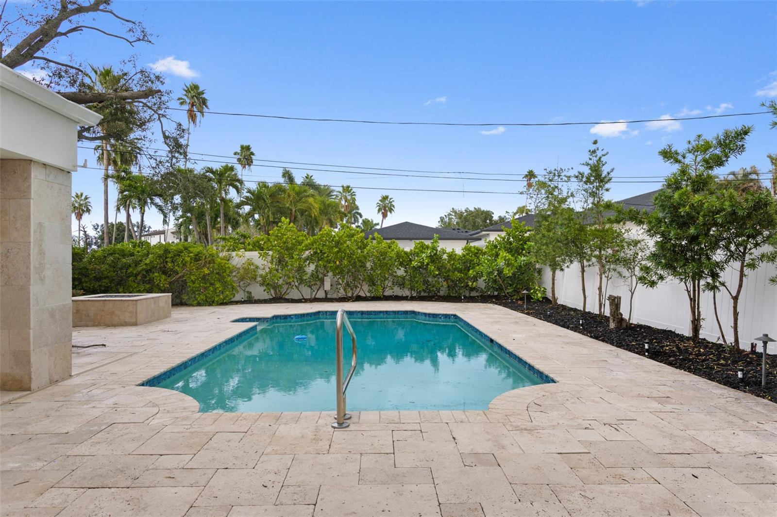 Listing photo id 29 for 115 Rafael Boulevard Ne