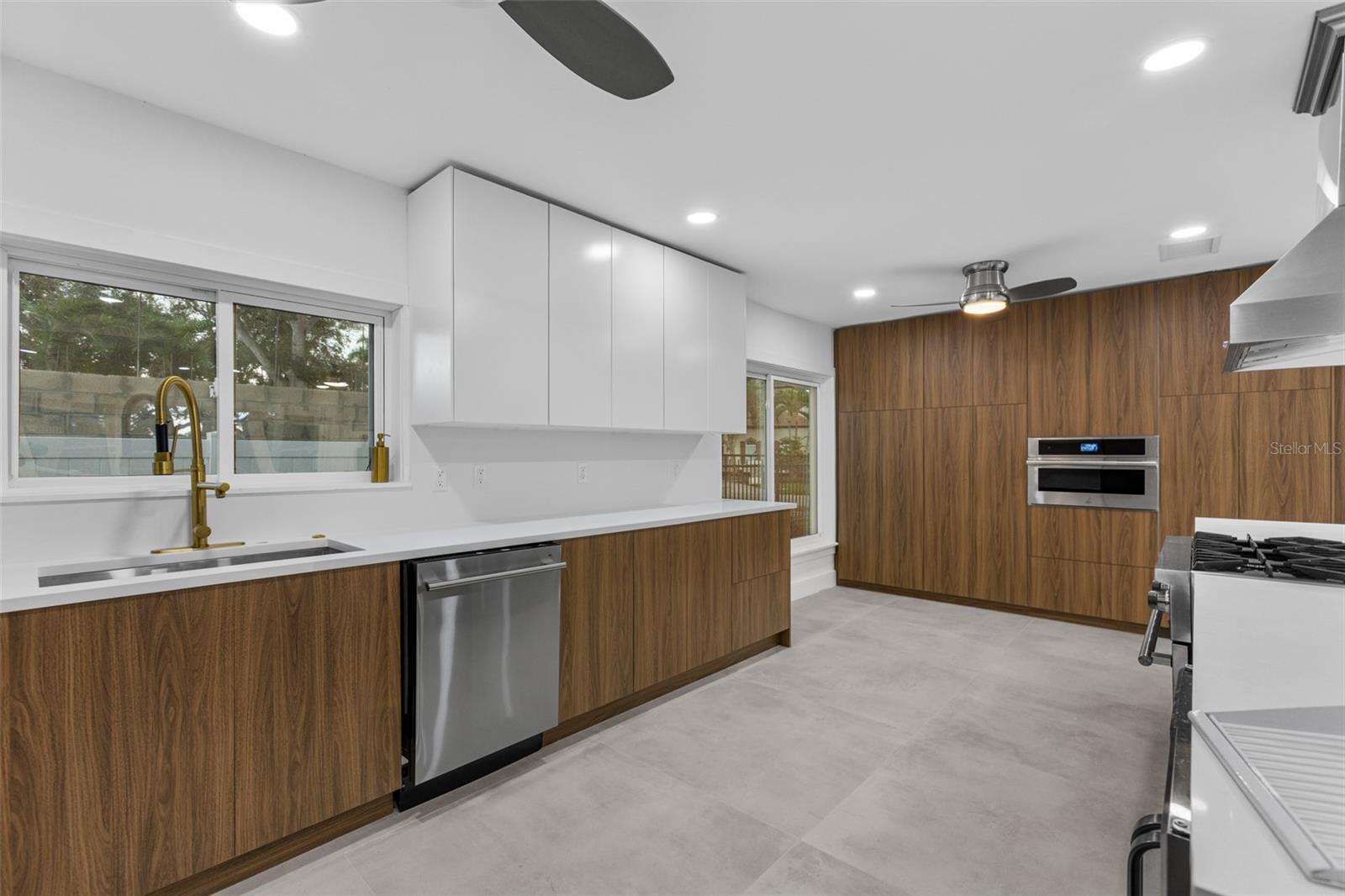 Listing photo id 5 for 115 Rafael Boulevard Ne