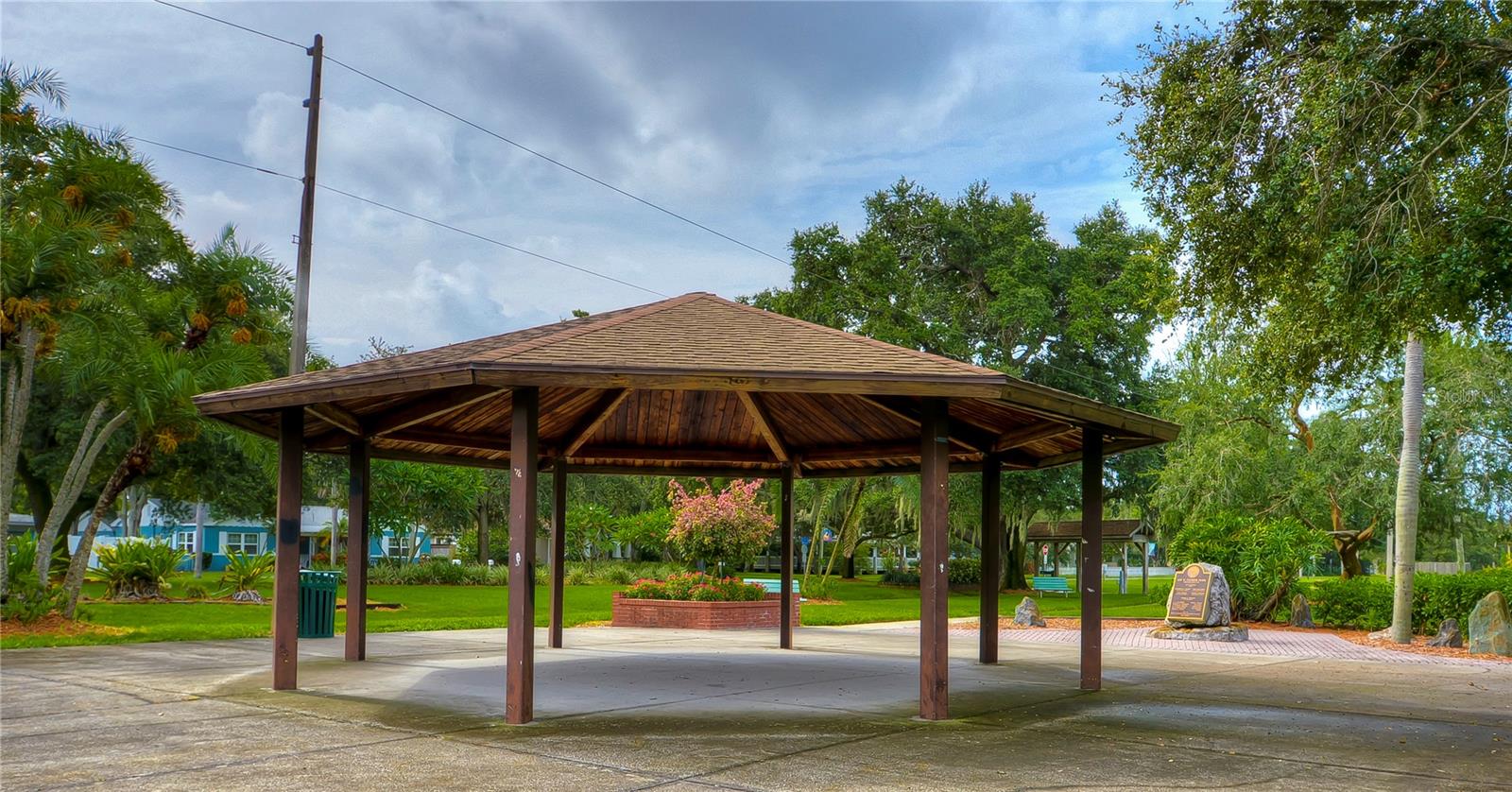 Image 6 of 28 For 5737 Shore Boulevard S 2