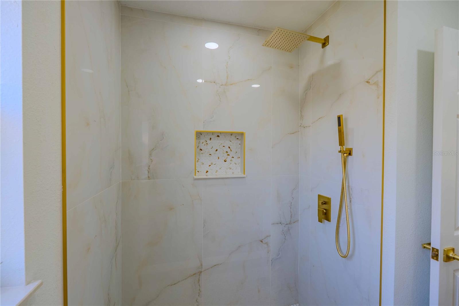 Image 11 of 20 For 2118 Sewaha Street