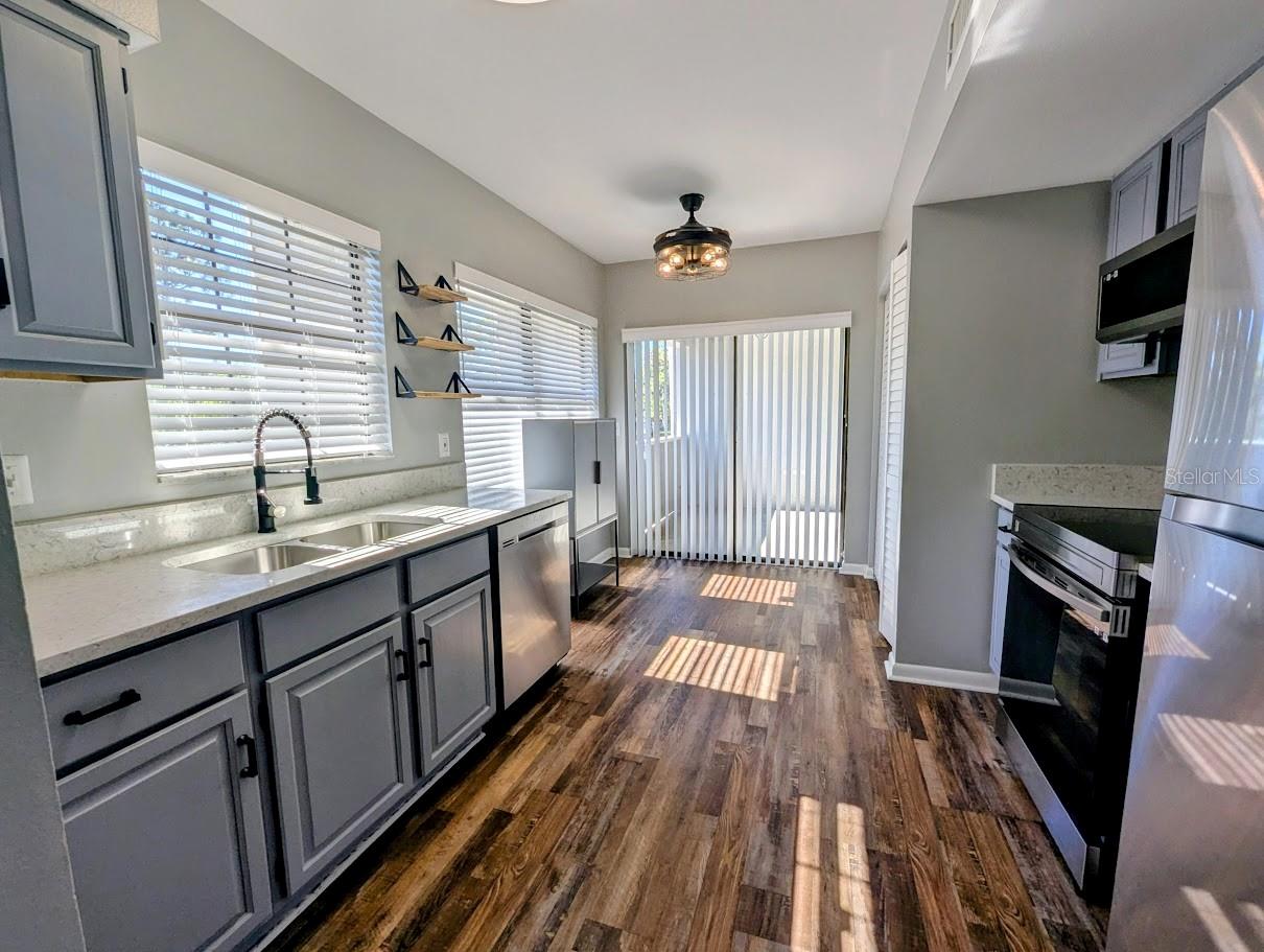 Image 5 of 18 For 8707 Bardmoor Place 202