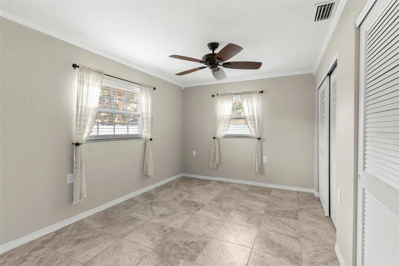 Listing photo id 13 for 7861 38th Terrace N