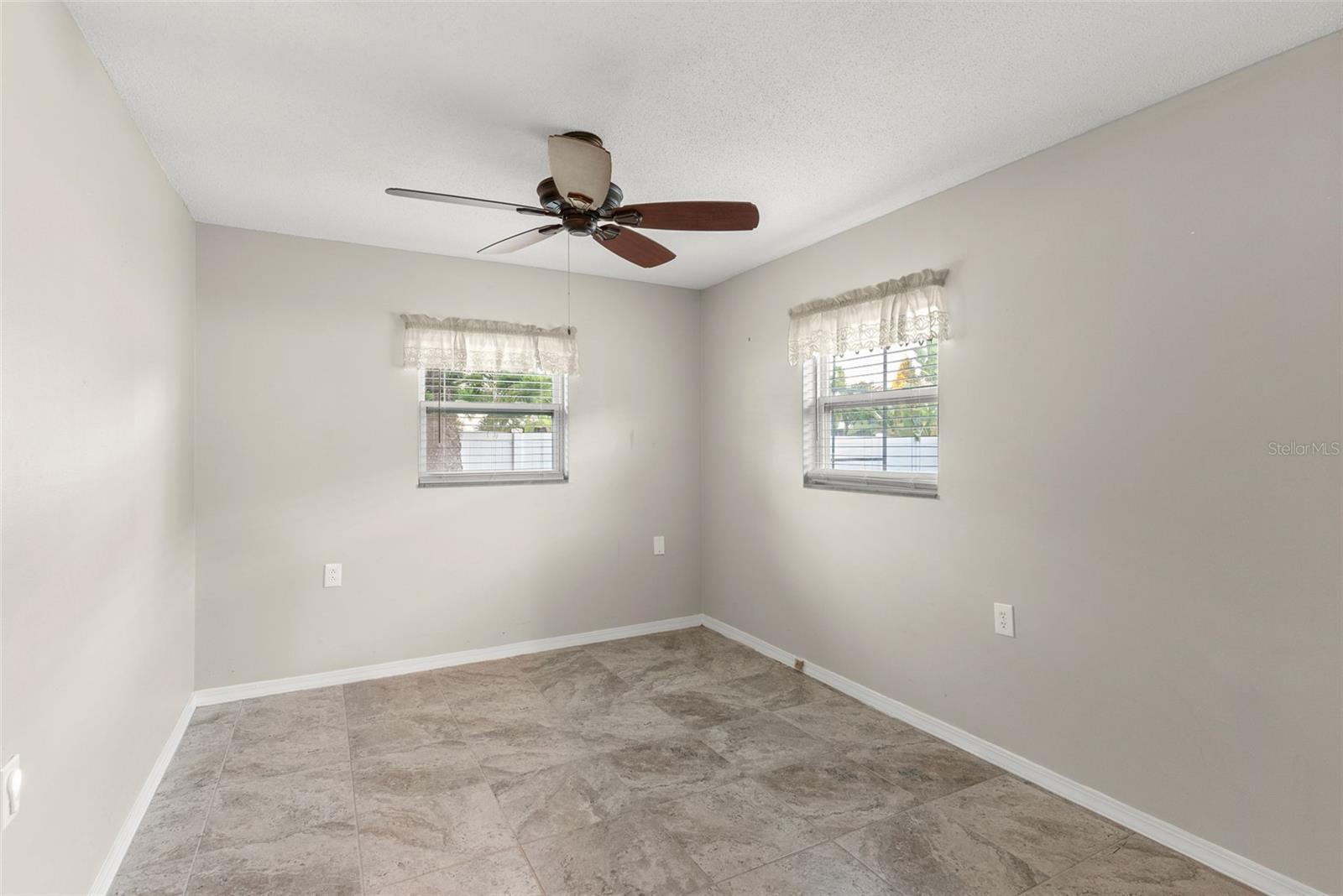 Listing photo id 16 for 7861 38th Terrace N