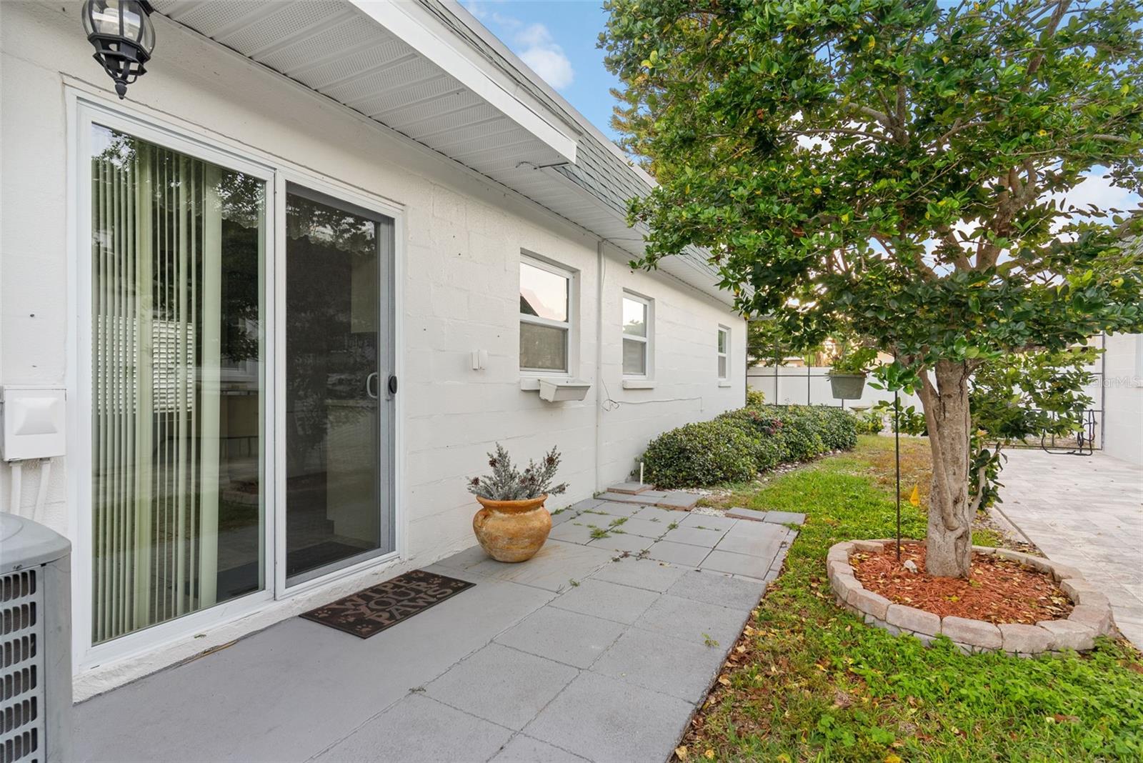 Listing photo id 22 for 7861 38th Terrace N