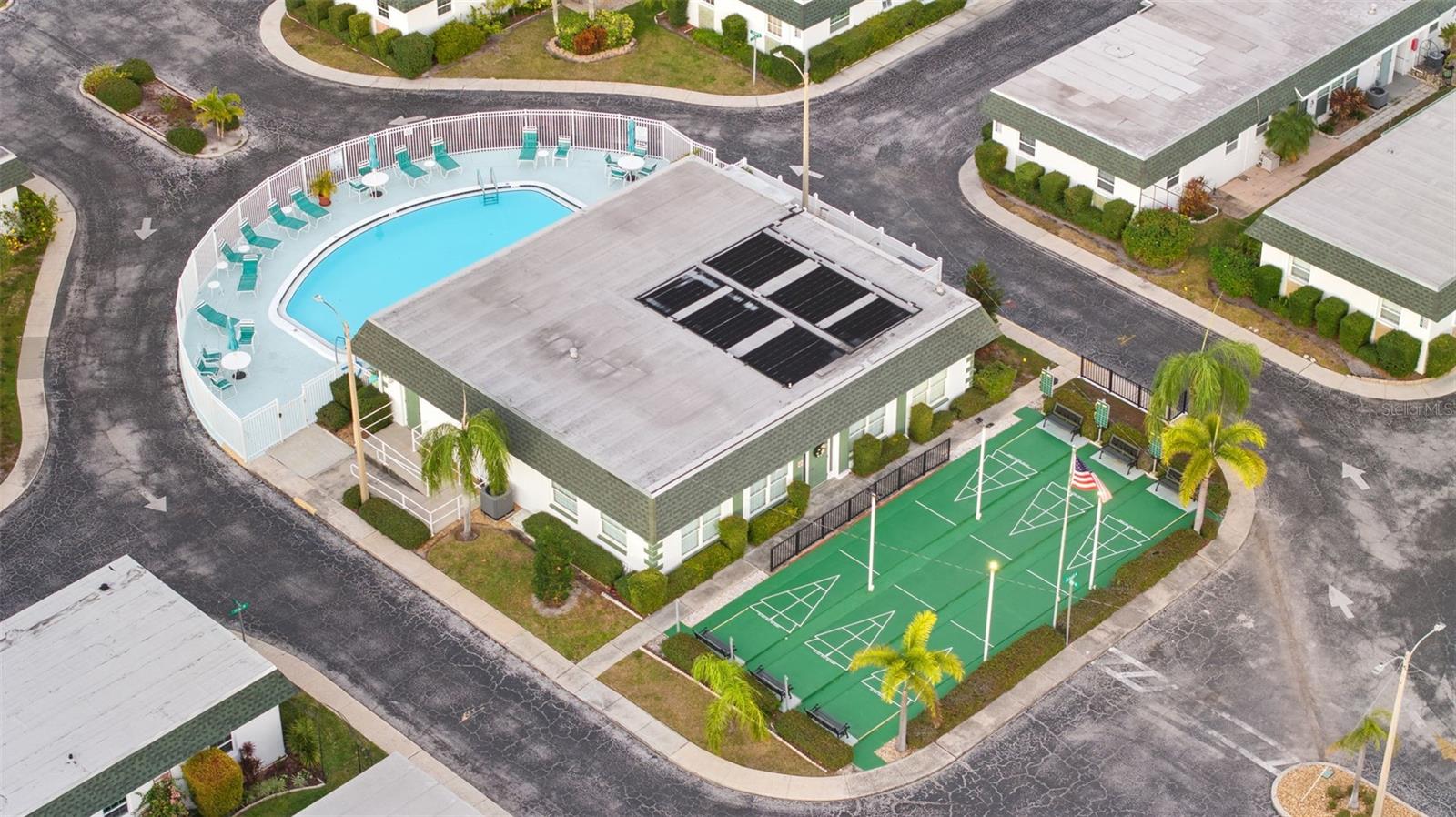 Listing photo id 25 for 7861 38th Terrace N