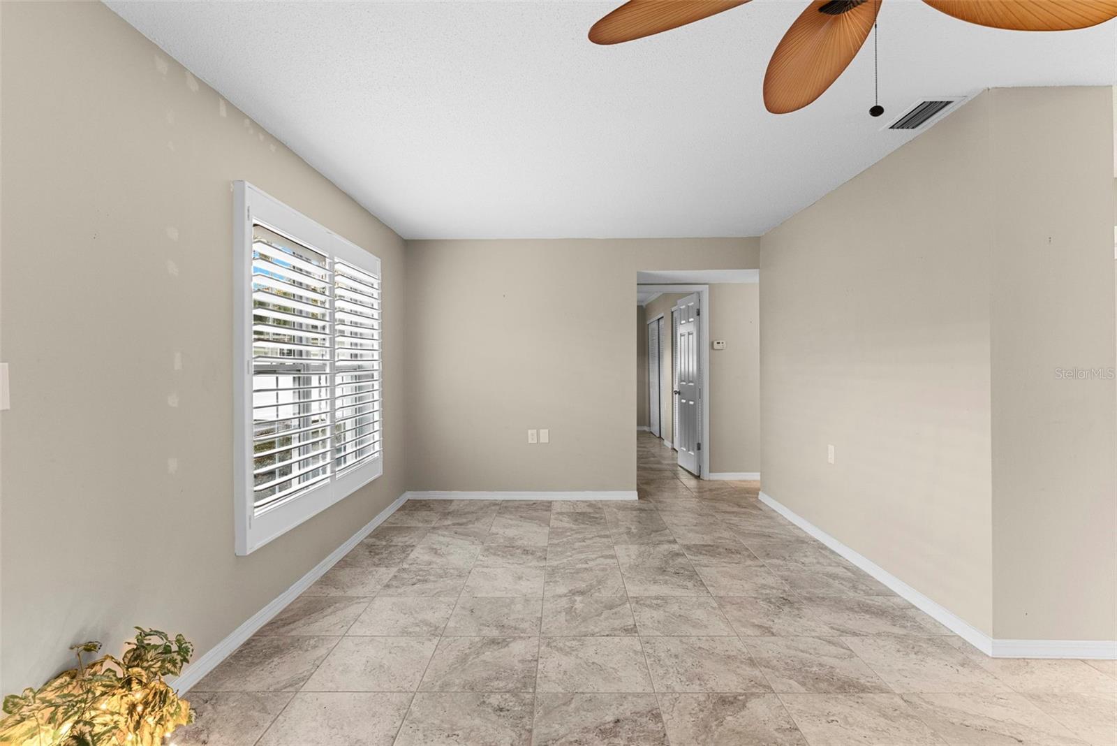 Listing photo id 2 for 7861 38th Terrace N