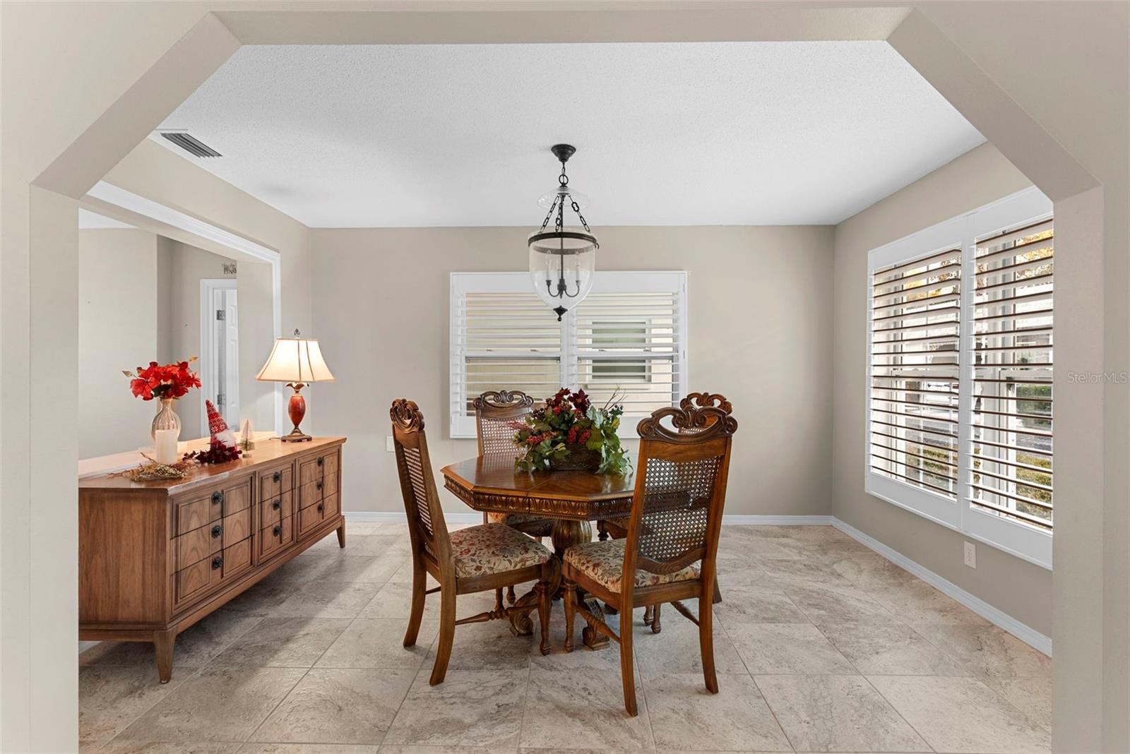 Listing photo id 6 for 7861 38th Terrace N