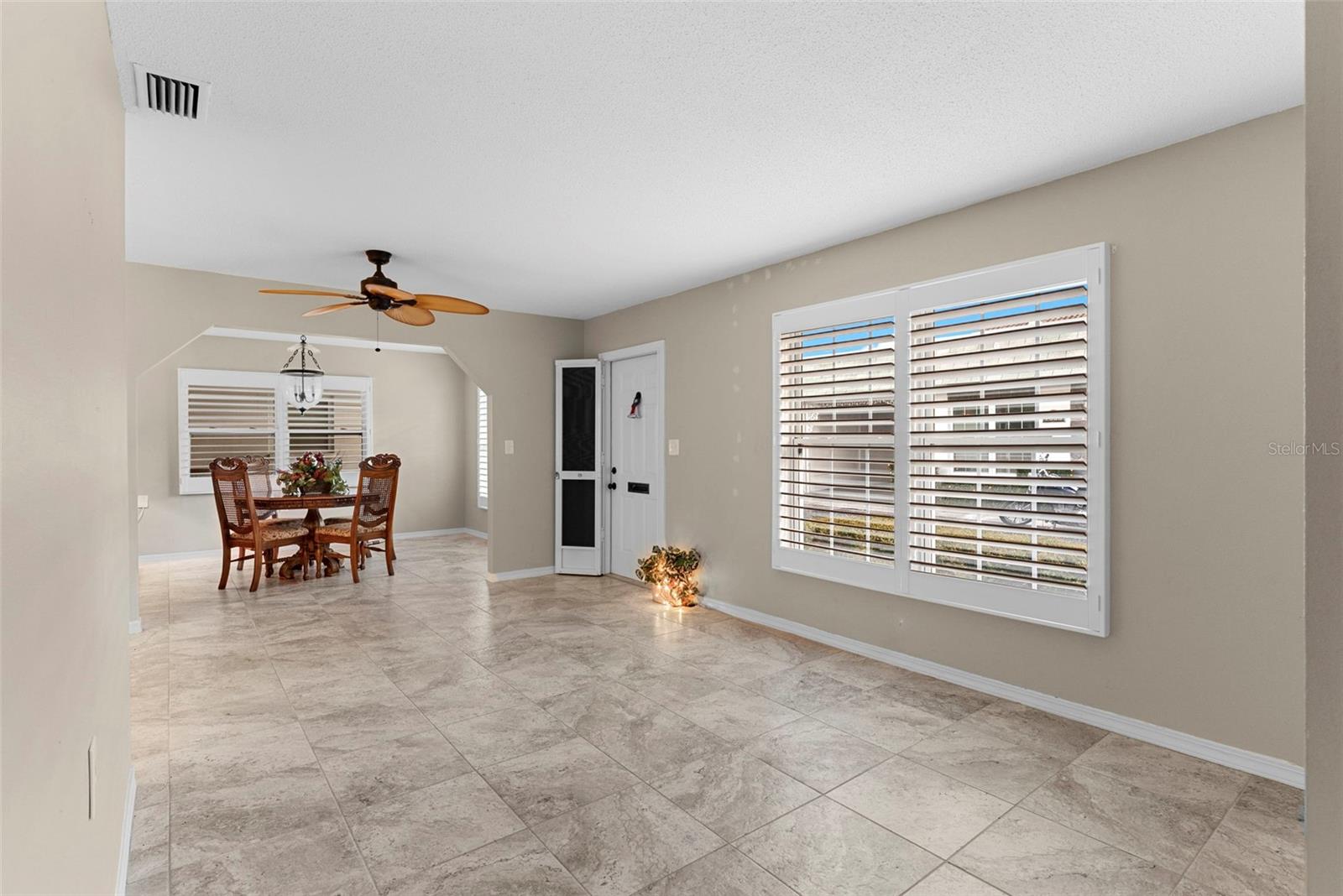 Listing photo id 7 for 7861 38th Terrace N