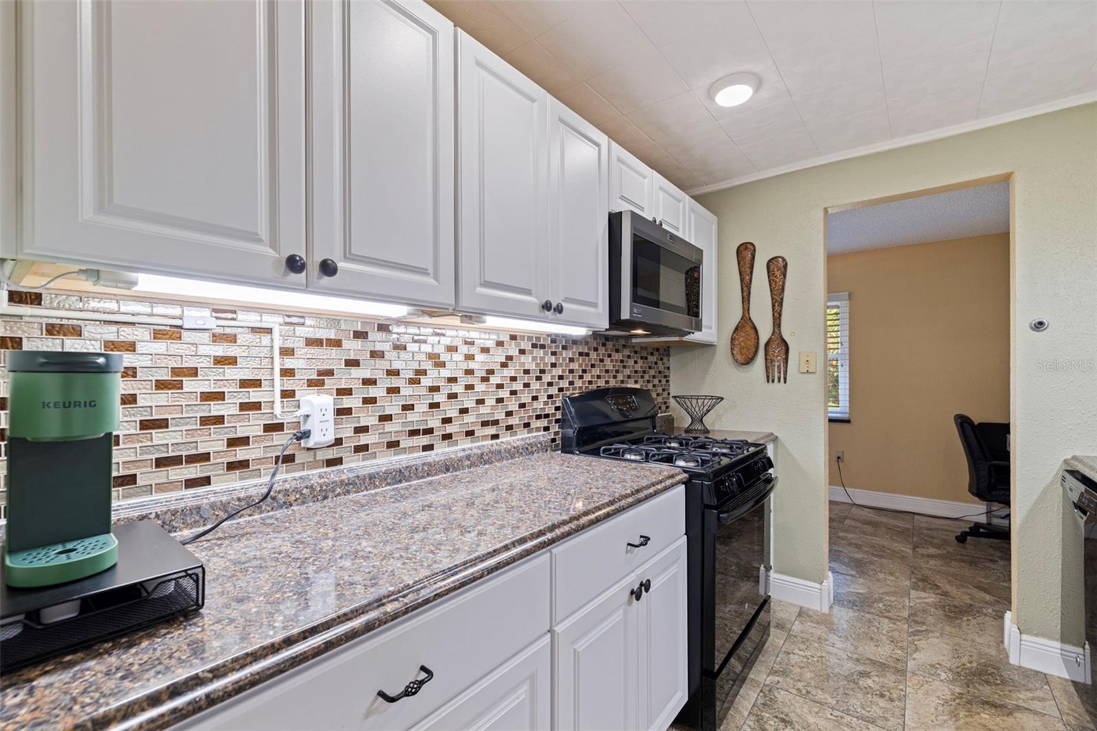 Image 18 of 52 For 10035 63rd Avenue N 23