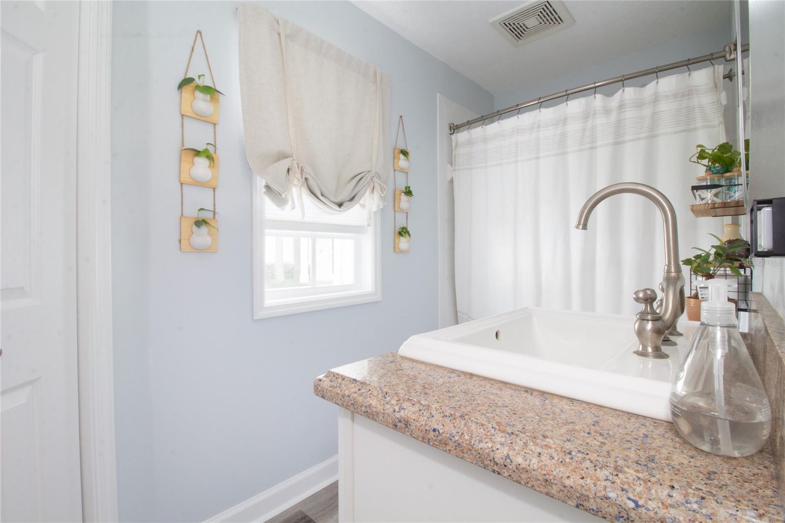 Image 16 of 33 For 5129 Salmon Drive Se A