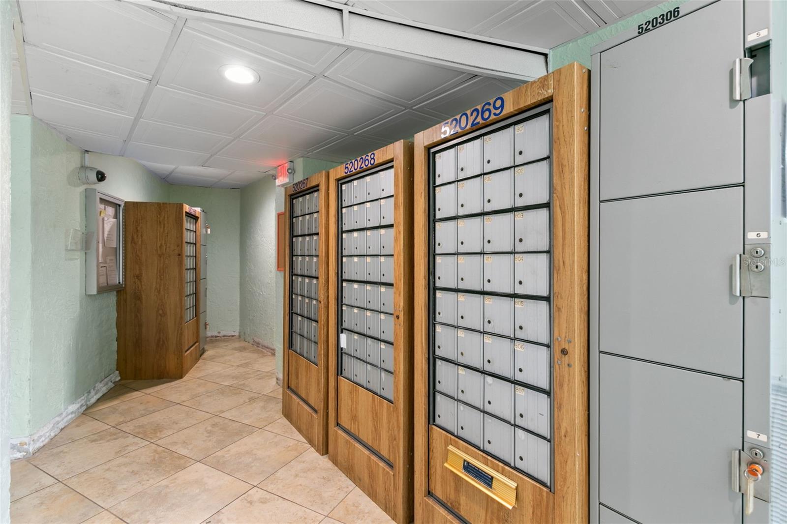 Image 32 of 36 For 4939 Floramar Terrace 208