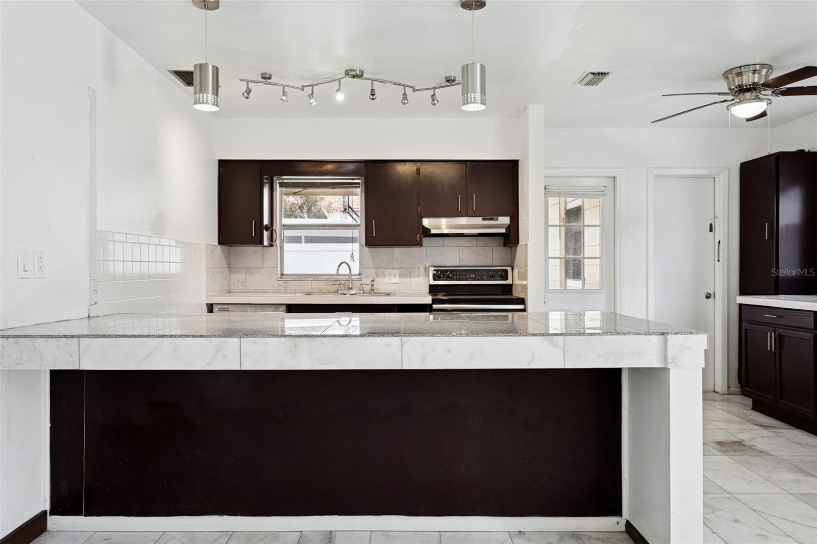 Image 7 of 28 For 420 Chippewa Avenue