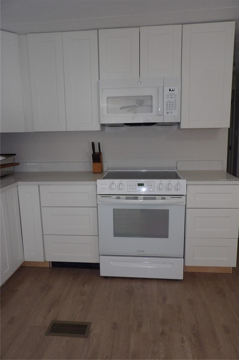 Listing photo id 9 for 6608 Roosevelt Drive