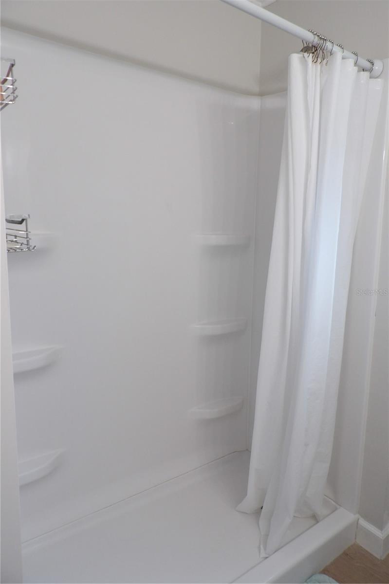 Listing photo id 12 for 6608 Roosevelt Drive