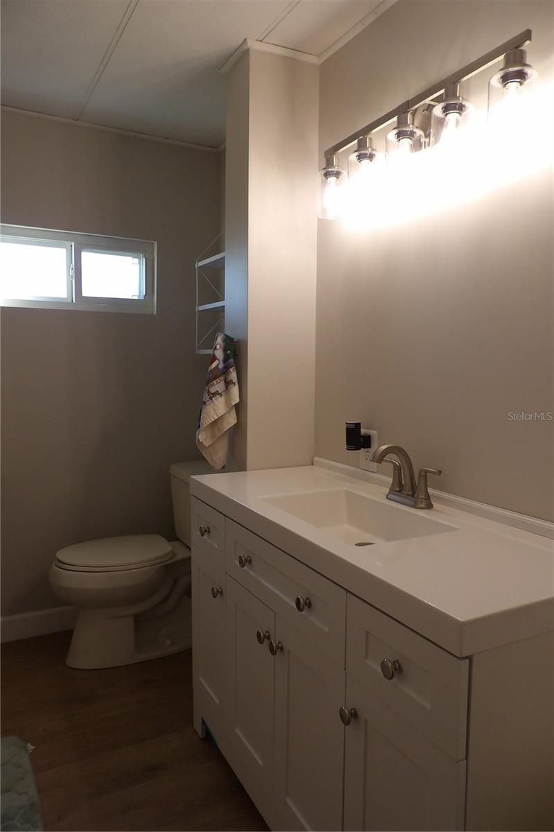 Listing photo id 14 for 6608 Roosevelt Drive