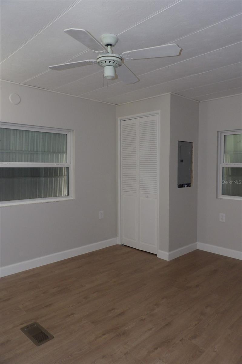 Listing photo id 15 for 6608 Roosevelt Drive