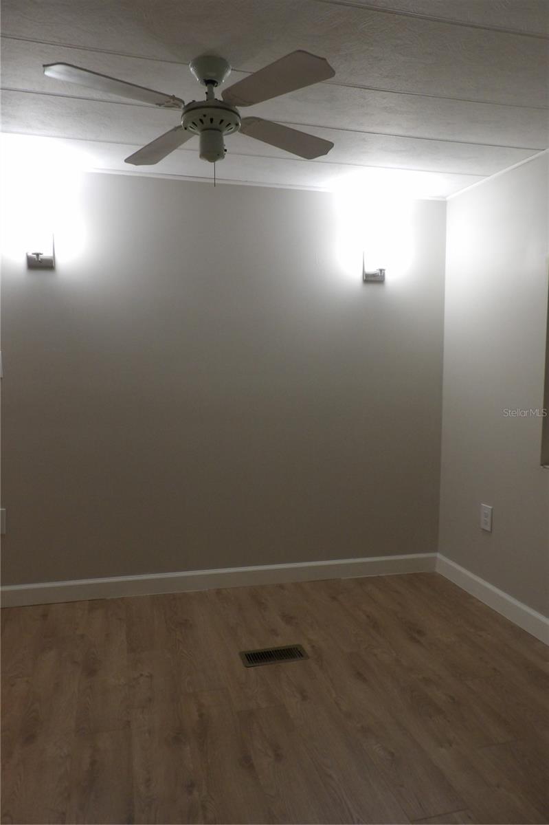 Listing photo id 16 for 6608 Roosevelt Drive